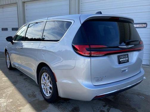 2024 Chrysler Pacifica Touring-L