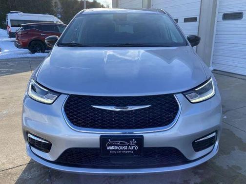 2024 Chrysler Pacifica Touring-L