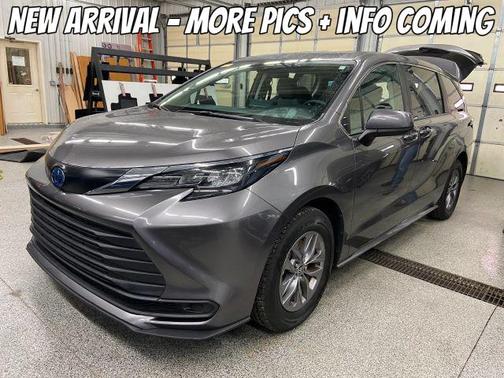 2024 Toyota Sienna LE
