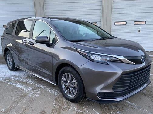 2024 Toyota Sienna LE