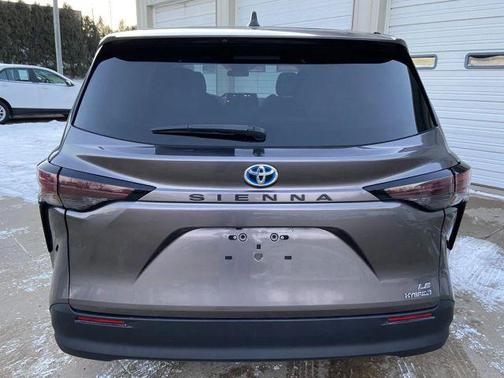 2024 Toyota Sienna LE