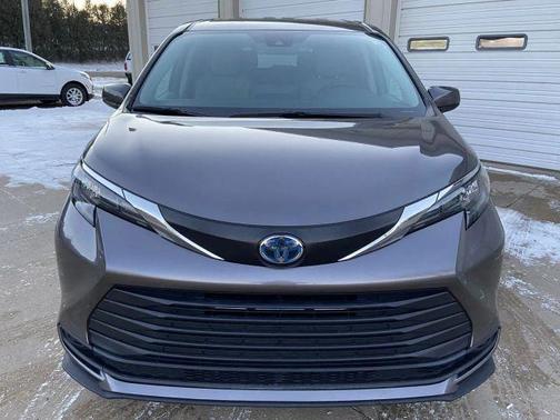 2024 Toyota Sienna LE