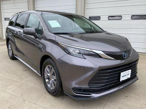 2024 Toyota Sienna LE