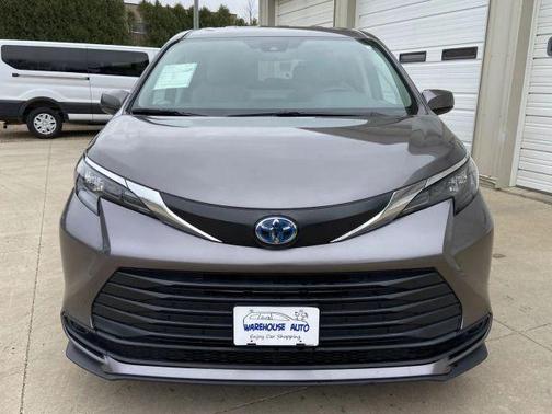 2024 Toyota Sienna LE