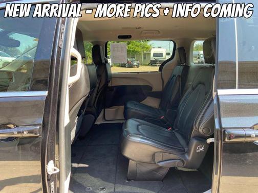 2023 Chrysler Pacifica Touring-L