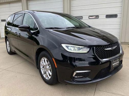 2023 Chrysler Pacifica Touring-L