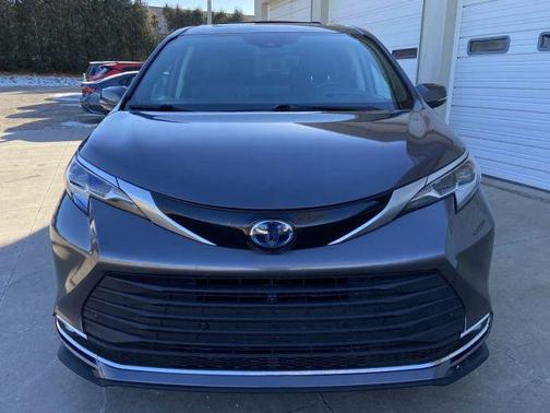 2022 Toyota Sienna Platinum 7 Passenger