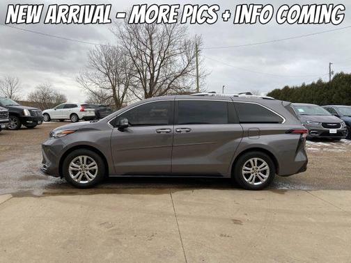2022 Toyota Sienna Platinum 7 Passenger