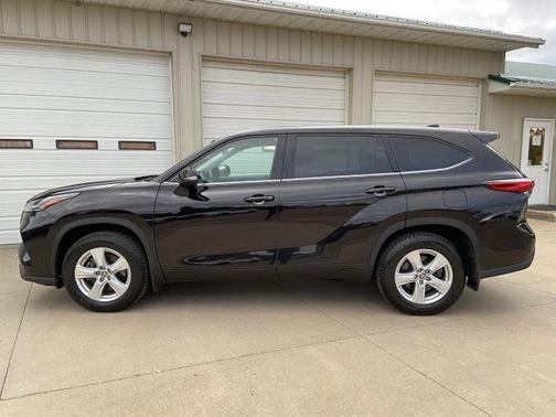 2021 Toyota Highlander LE