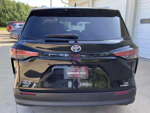 2022 Toyota Sienna LE