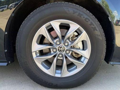 2022 Toyota Sienna LE