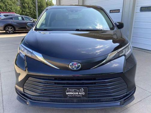 2022 Toyota Sienna LE