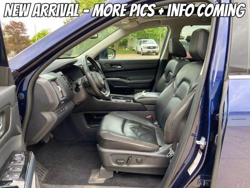 2022 Nissan Pathfinder SL