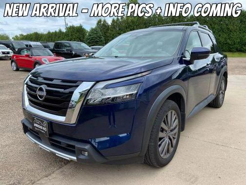 2022 Nissan Pathfinder SL