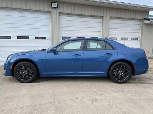 2022 Chrysler 300 Touring L