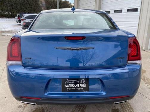 2022 Chrysler 300 Touring L