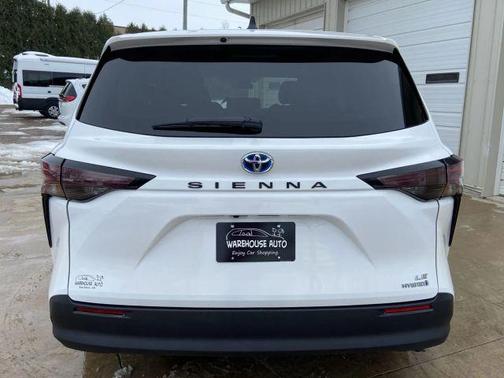 2024 Toyota Sienna LE