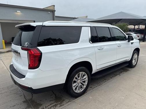 2022 GMC Yukon XL SLT