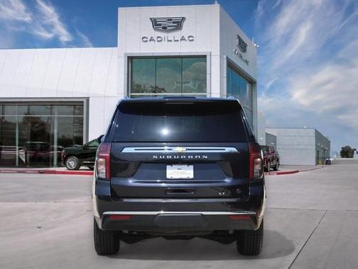 2023 Chevrolet Suburban LT