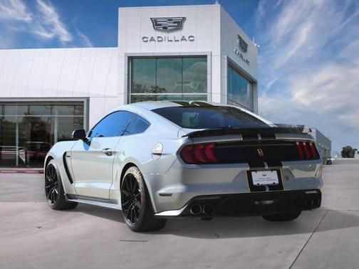 2016 Ford Shelby GT350 Base