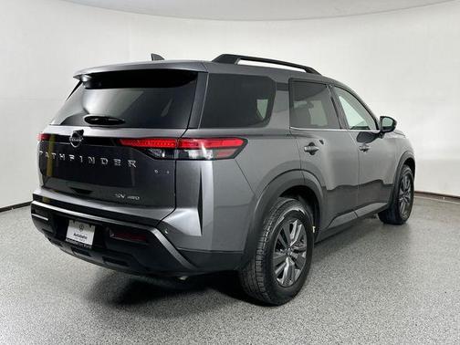 2023 Nissan Pathfinder SV