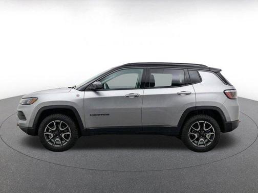Silver Zynith 2025 Jeep Compass Trailhawk