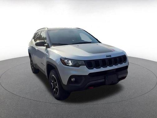 Silver Zynith 2025 Jeep Compass Trailhawk