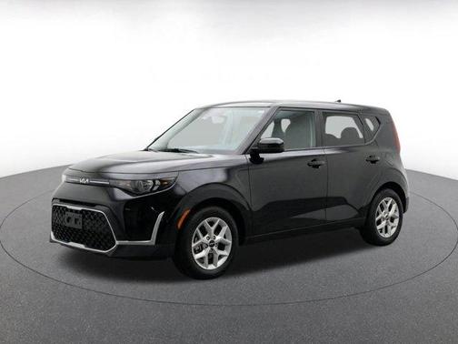 Fusion Orange 2025 Kia Soul LX