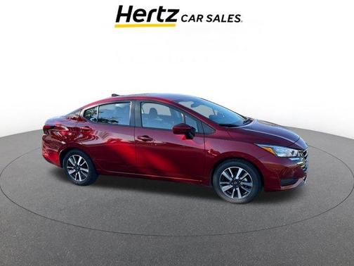 Scarlet Ember 2025 Nissan Versa 1.6 SV