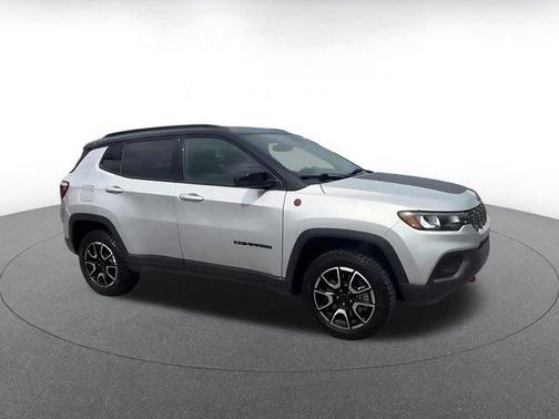 Silver Zynith 2025 Jeep Compass Trailhawk