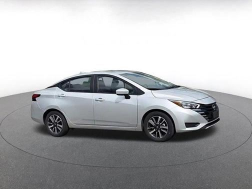 Brilliant Silver Metallic 2025 Nissan Versa 1.6 SV
