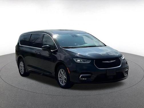 2023 Chrysler Pacifica Touring-L