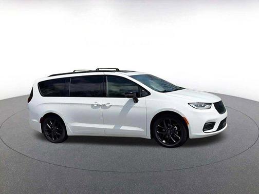 Bright White Clearcoat 2025 Chrysler Pacifica Limited