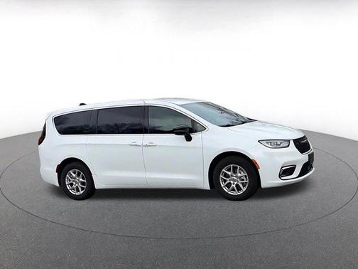 Bright White Clearcoat 2025 Chrysler Pacifica Select