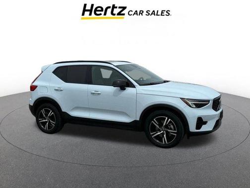 2024 Volvo XC40 CORE