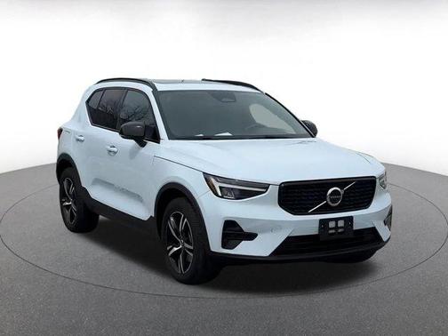 2024 Volvo XC40 CORE