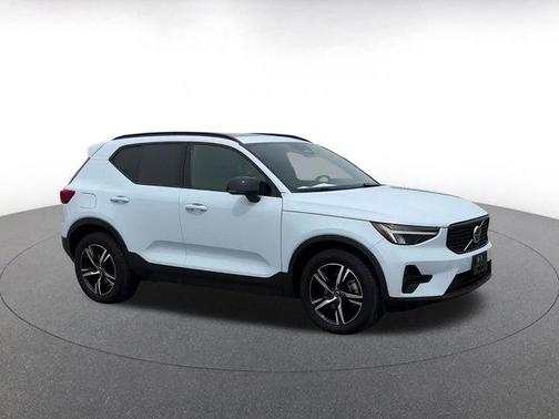 2024 Volvo XC40 CORE