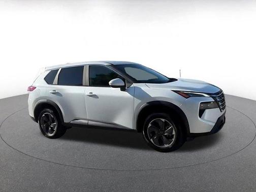 Everest White P 2025 Nissan Rogue SV