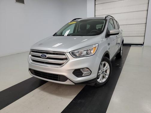 Photo 4 of 27 of 2018 Ford Escape SE