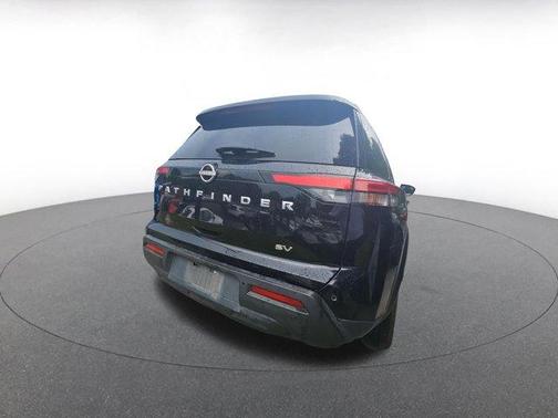 2023 Nissan Pathfinder SV