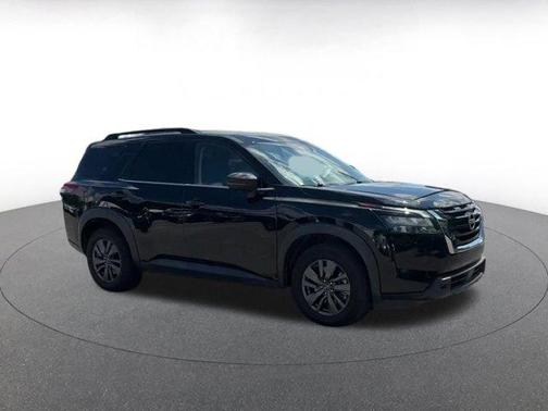 2023 Nissan Pathfinder SV