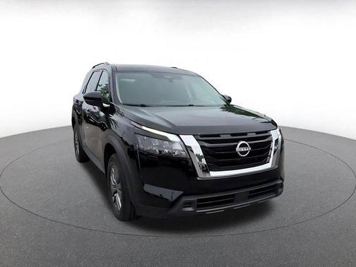 Super Black 2025 Nissan Pathfinder SV
