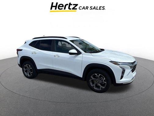 Summit White 2025 Chevrolet Trax LT