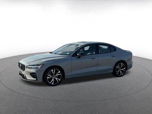 2024 Volvo S60 B5 Core Dark Theme