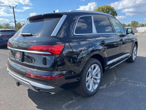 2025 Audi Q7 55 Premium Plus