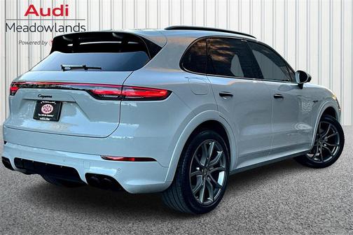2022 Porsche Cayenne Platinum Edition