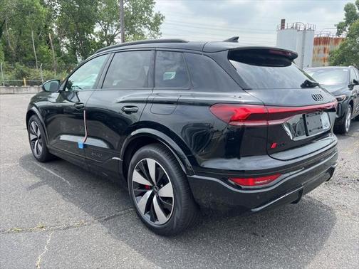 2025 Audi SQ6 e-tron Premium