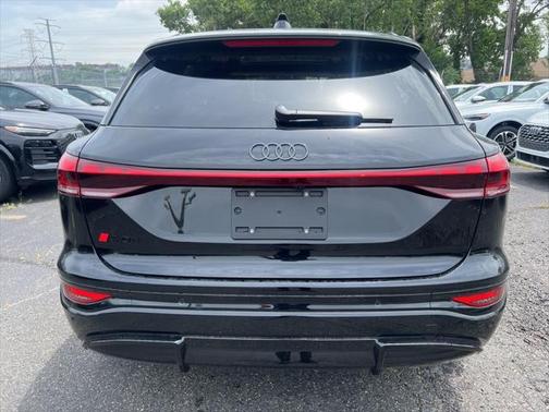 2025 Audi SQ6 e-tron Premium