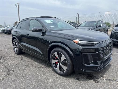 2025 Audi SQ6 e-tron Premium
