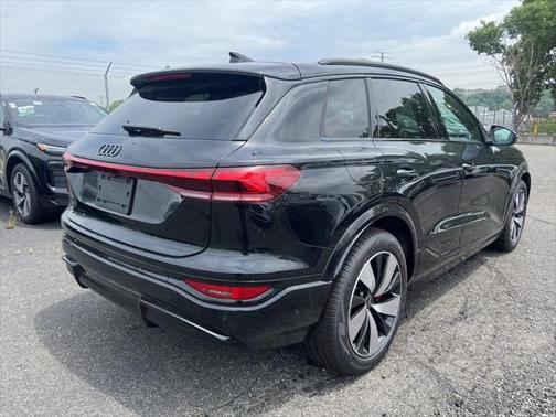 2025 Audi SQ6 e-tron Premium